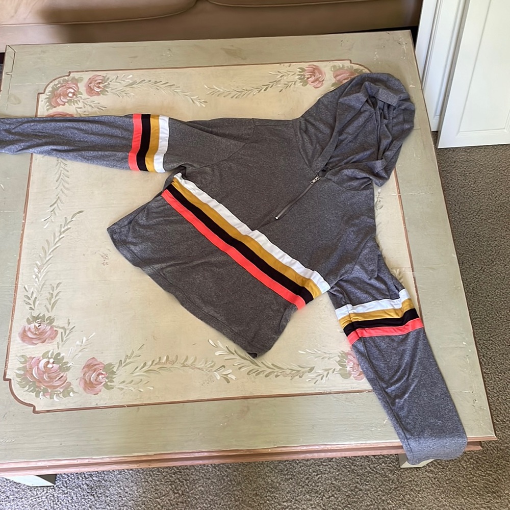 Long sleeve (slightly cropped) half zip hoodie